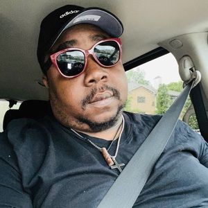 Meet your Posher, Emmanuel